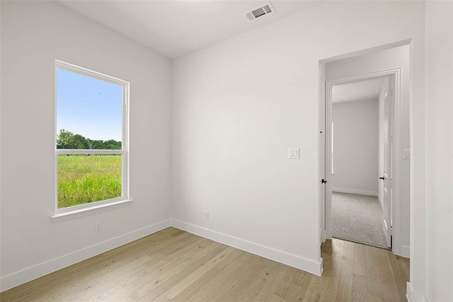 Spacious, unfurnished interior of a new home in , Waxahachie (Image 13).