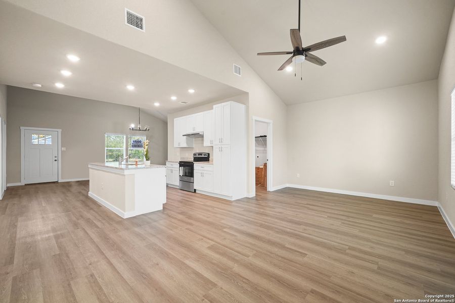 Spacious, unfurnished interior of a new home in , San Antonio (Image 19).