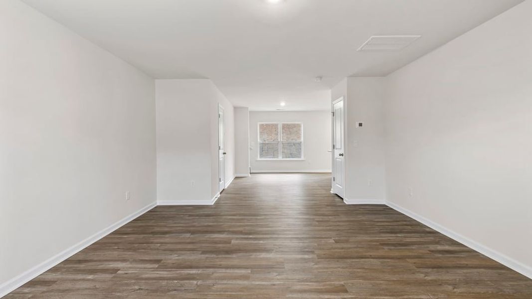 Spacious, unfurnished interior of a new home in Hawk Ridge, Anderson (Image 16).