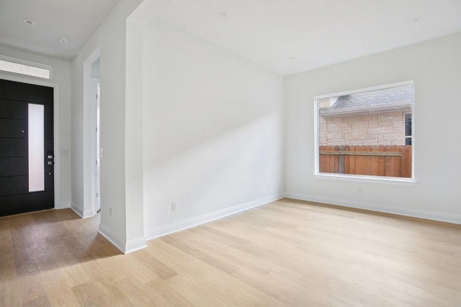 Spacious, unfurnished interior of a new home in Persimmon, Buda (Image 10).