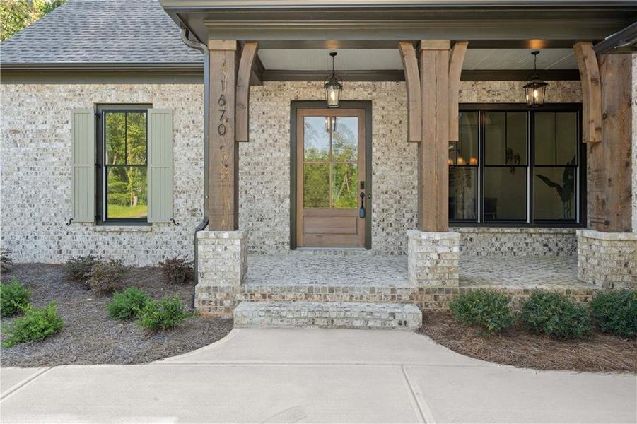 Exterior details and patio area of a home in Woodford, Acworth (Image 28).