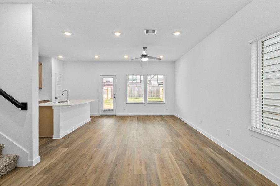 Spacious, unfurnished interior of a new home in Grand West, Houston (Image 20).