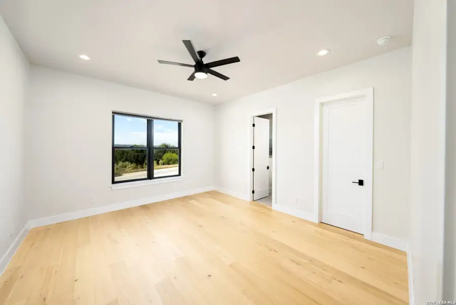 Spacious, unfurnished interior of a new home in , San Antonio (Image 27).