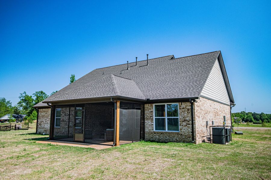 Representative exterior details of a home built from the Willow by Grant & Co in Manor at Hall Creek, Arlington (Image 38).