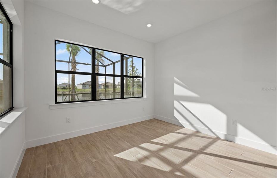 Spacious, unfurnished interior of a new home in , Bradenton (Image 13).