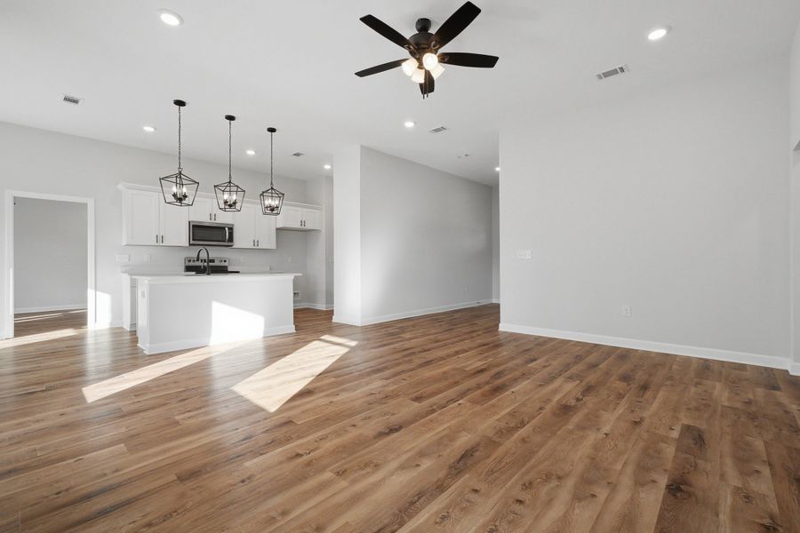 Spacious, unfurnished interior of a new home in Barton's Bend, Crestview (Image 35). Spacious, unfurnished interior of a new home in Barton's Bend, Crestview (Image 35).