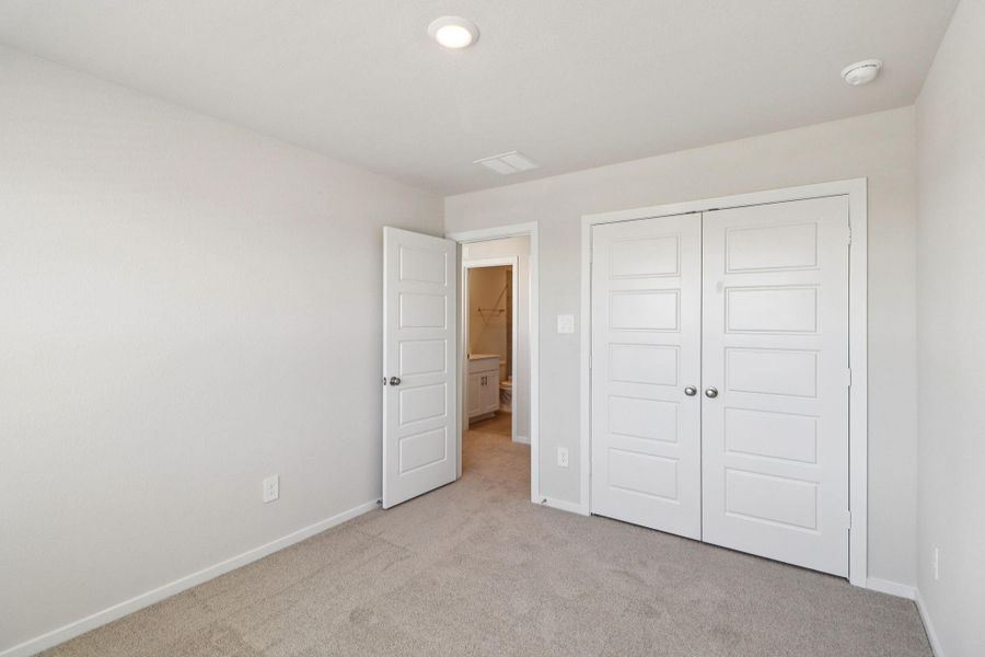 Photo is for illustrative purposes only and may not reflect the exact listing.