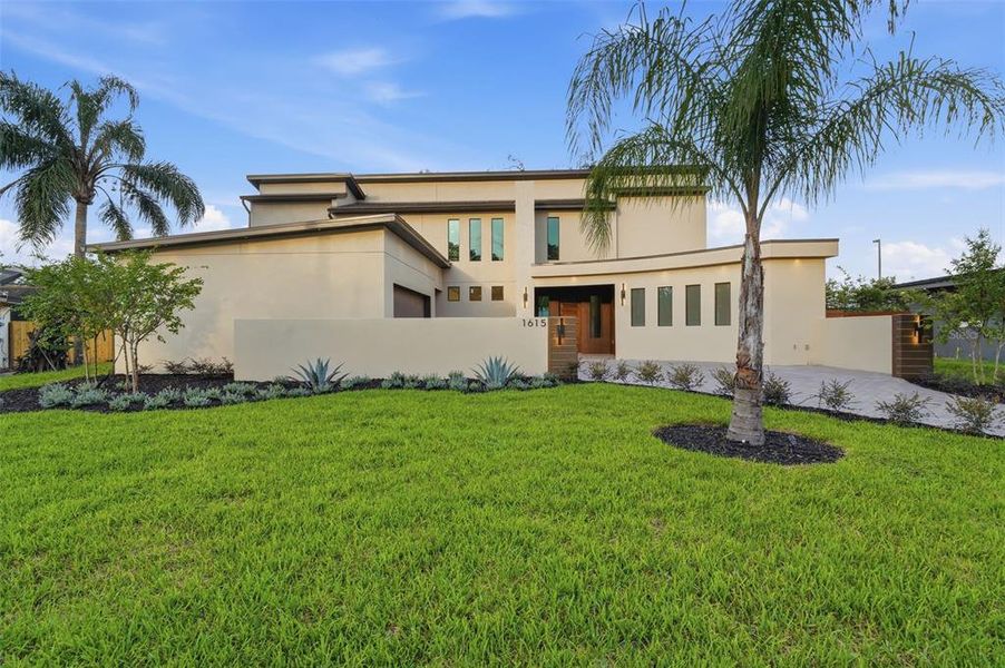 Exterior details and patio area of a home in , Orlando (Image 26).