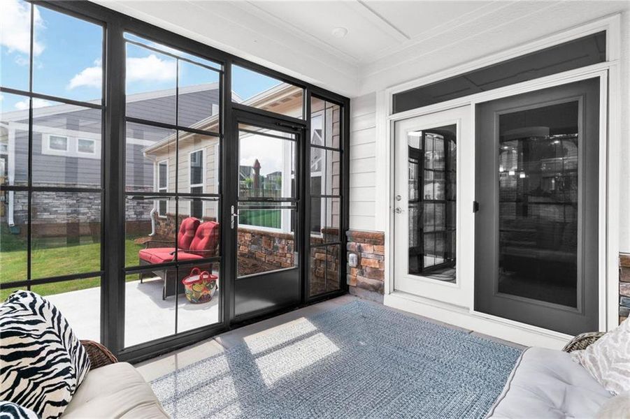 Exterior details and patio area of a home in Laurel Farms, Dallas (Image 23).