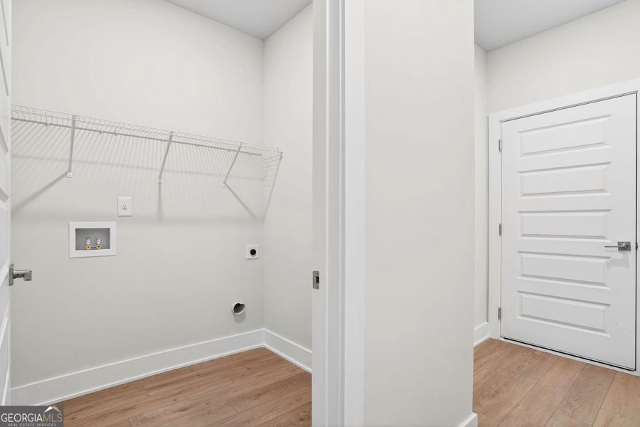 Spacious, unfurnished interior of a new home in The Fairways at Mirror Lake, Villa Rica (Image 44). Spacious, unfurnished interior of a new home in The Fairways at Mirror Lake, Villa Rica (Image 44).