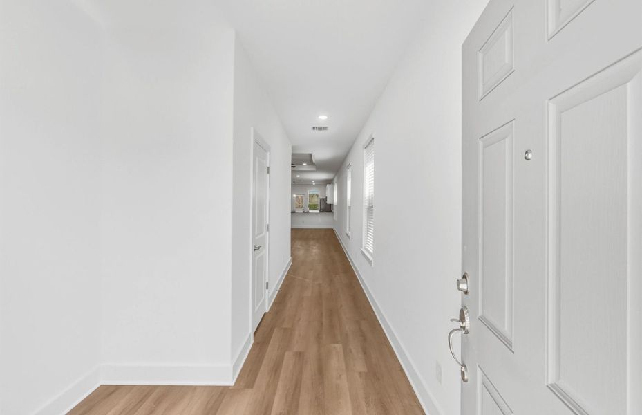 Spacious, unfurnished interior of a new home in Saddleback at Santa Rita Ranch, Liberty Hill (Image 14).