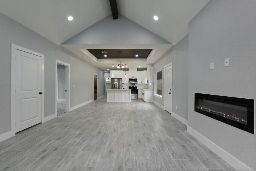 Spacious, unfurnished interior of a new home in , Willis (Image 15).