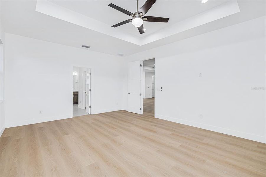 Spacious, unfurnished interior of a new home in , Rotonda West (Image 35).