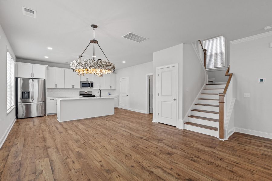 Spacious, unfurnished interior of a new home in Oak Bluff, Charleston (Image 30). Spacious, unfurnished interior of a new home in Oak Bluff, Charleston (Image 30).