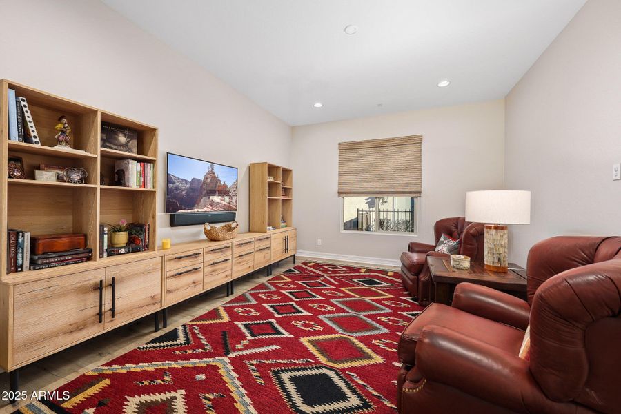 Den/Office Den/Office