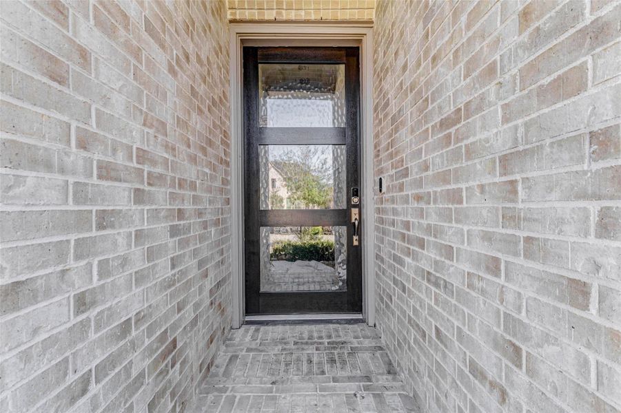 Exterior details and patio area of a home in Cross Creek West 55', Fulshear (Image 3).