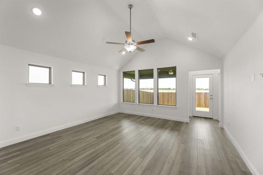 Spacious, unfurnished interior of a new home in Keeneland, Aubrey (Image 13).