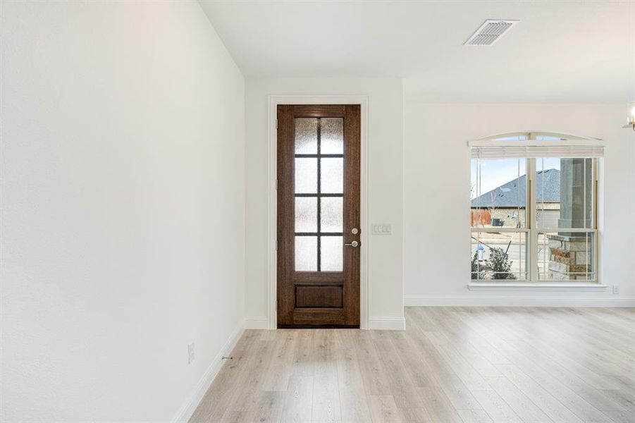 Spacious, unfurnished interior of a new home in Ridgepoint, Midlothian (Image 24).