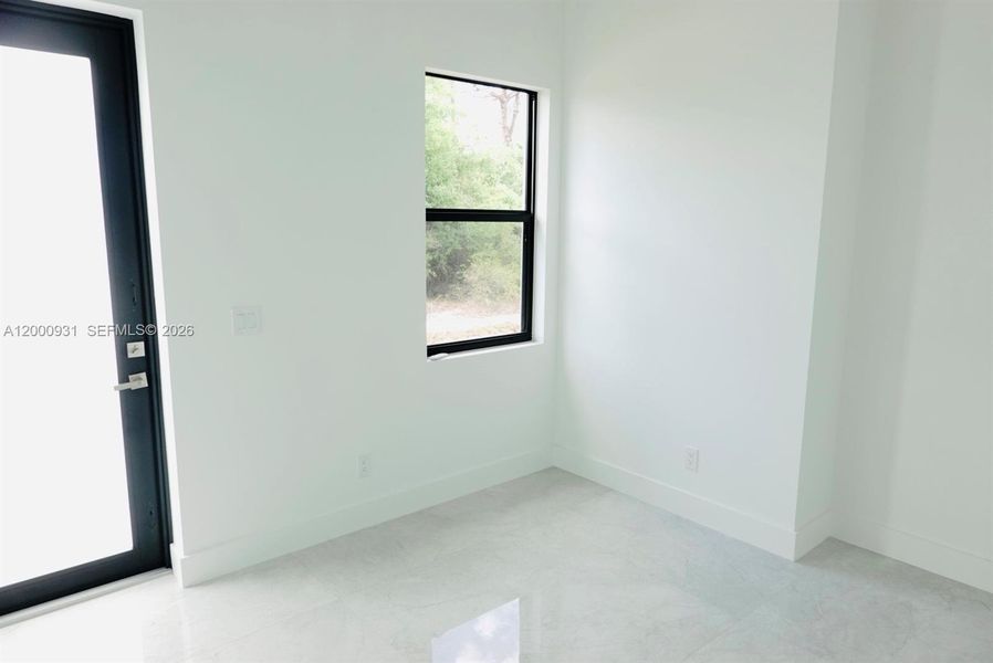 Spacious, unfurnished interior of a new home in , Port Charlotte (Image 20).