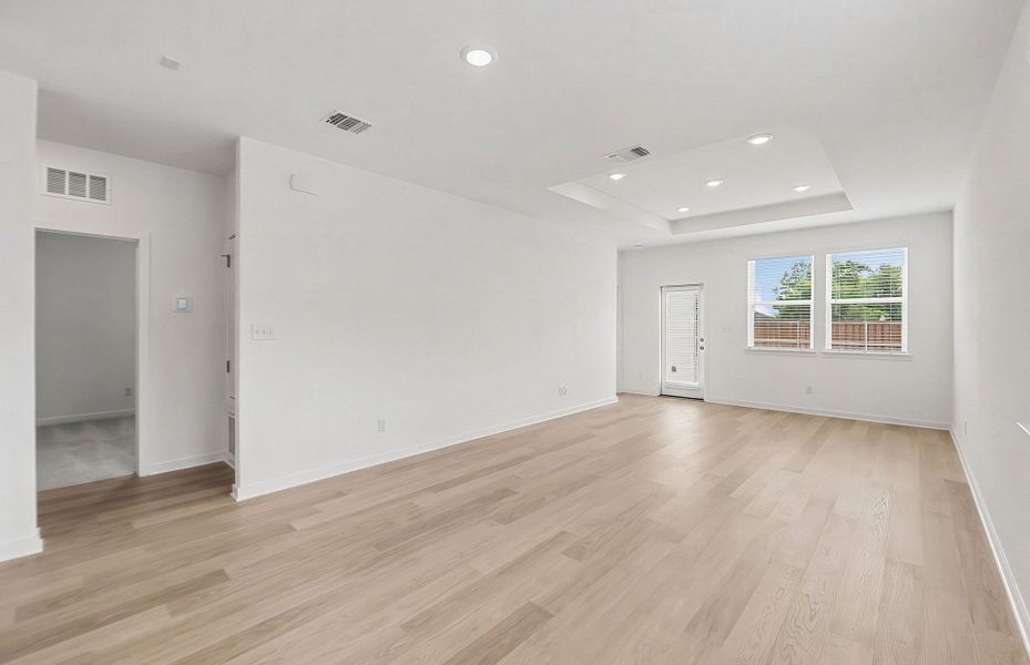 Spacious, unfurnished interior of a new home in Larson Crossing, Elgin (Image 17).