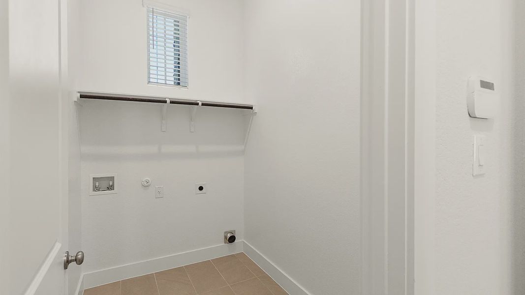 Representative unfurnished interior of a home built from the Brenner by Chesmar Homes in Newhaven, Manor (Image 26).