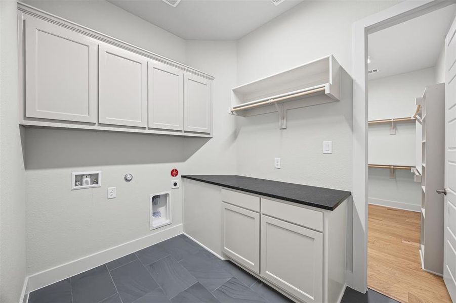 Spacious, unfurnished interior of a new home in Waterfall Ranch - 1 Acre Lots, Waxahachie (Image 20).