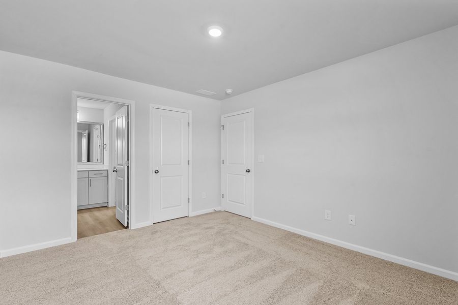 Spacious, unfurnished interior of a new home in Fieldstone, Lexington (Image 48).