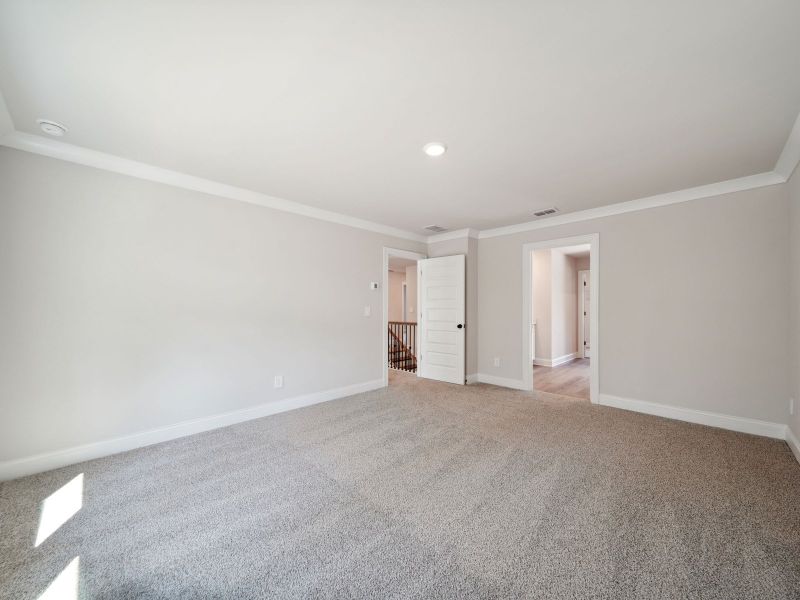 Spacious, unfurnished interior of a new home in Martin Springs - Estate Series, Lawrenceville (Image 17).