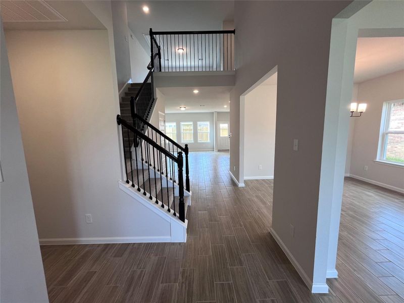 Spacious, unfurnished interior of a new home in Kendall Lakes, Alvin (Image 8). Spacious, unfurnished interior of a new home in Kendall Lakes, Alvin (Image 8).
