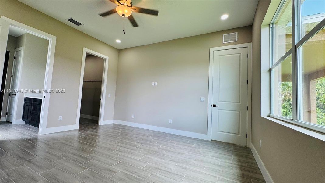 Spacious, unfurnished interior of a new home in , Labelle (Image 18).