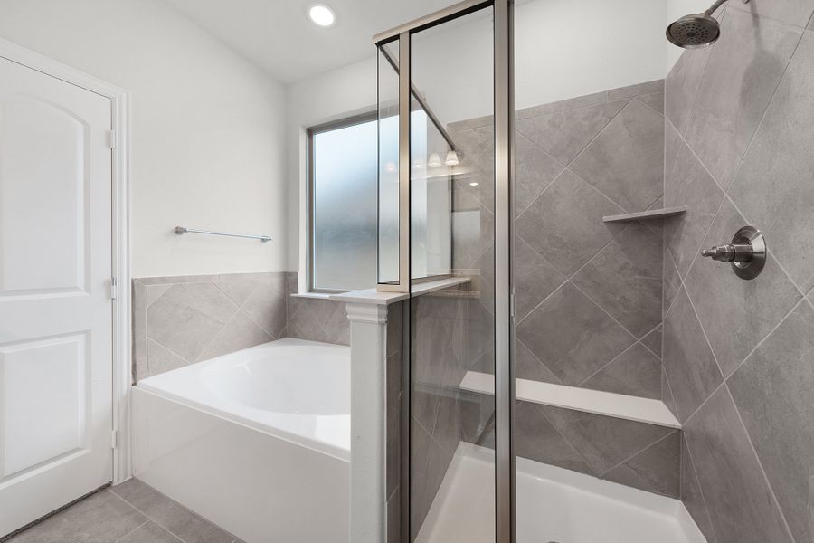 Furnished interior view inside a new home in Summerwood, Red Oak (Image 11).