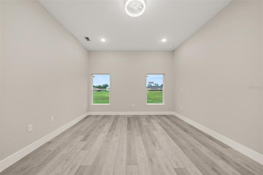 Spacious, unfurnished interior of a new home in , Sebring (Image 35).