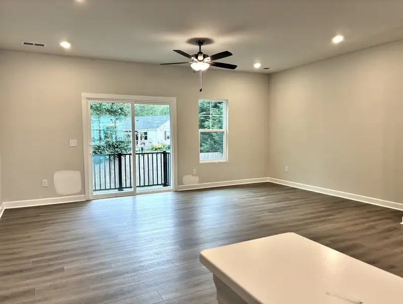 Spacious, unfurnished interior of a new home in Miller Park, Greenville (Image 10).