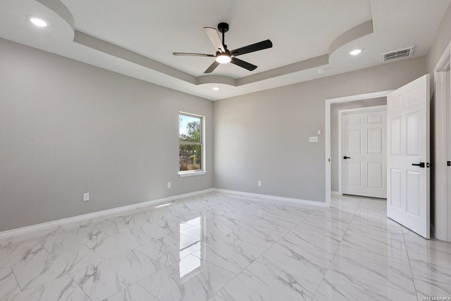 Spacious, unfurnished interior of a new home in , Poteet (Image 26).