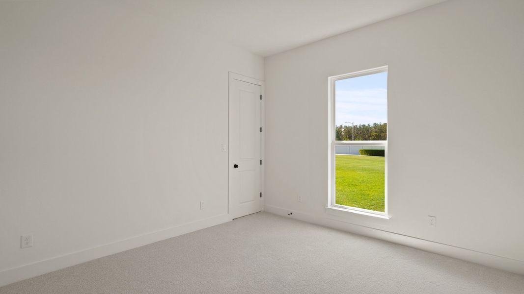 Spacious, unfurnished interior of a new home in Reserve at Berry Bay, Wimauma (Image 16).