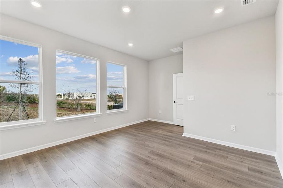 Spacious, unfurnished interior of a new home in John’s Lake North, Clermont (Image 32).
