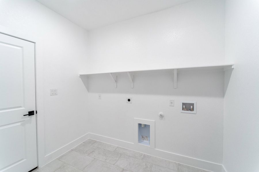 Spacious, unfurnished interior of a new home in Lariat, Liberty Hill (Image 18).