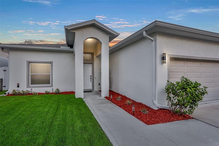 Exterior details and patio area of a home in , New Port Richey (Image 3).