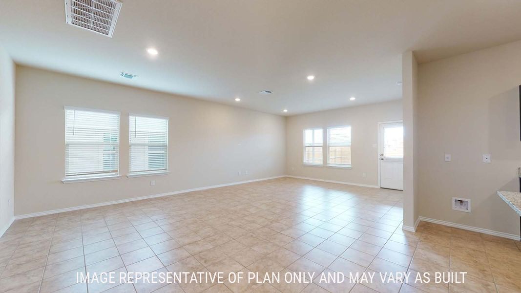 Representative unfurnished interior of a home built from the Perry by D.R. Horton in Park Meadows, Lorena (Image 16).
