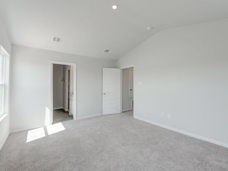 Representative unfurnished interior of a home built from the Everglades by National HomeCorp in Forest Ridge, Edgefield (Image 8).