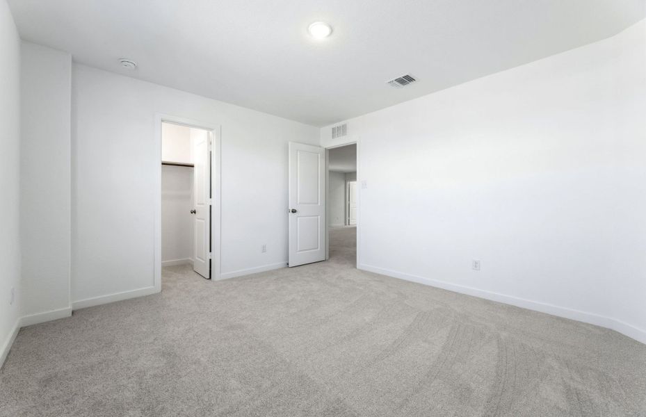 Spacious, unfurnished interior of a new home in Sonterra, Jarrell (Image 31).
