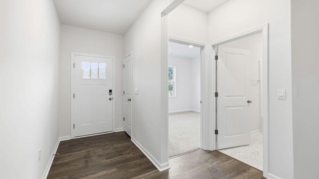Spacious, unfurnished interior of a new home in Valleywood Farms, Waynesville (Image 15).