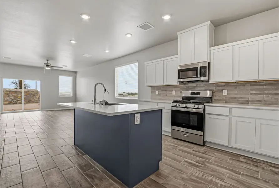 Furnished interior view inside a new home in Paseo del Este, El Paso (Image 26). Furnished interior view inside a new home in Paseo del Este, El Paso (Image 26).