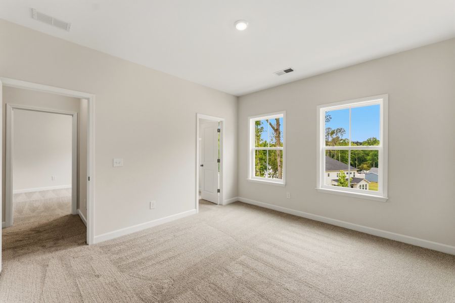 Spacious, unfurnished interior of a new home in Windsor Forest, Anderson (Image 31).