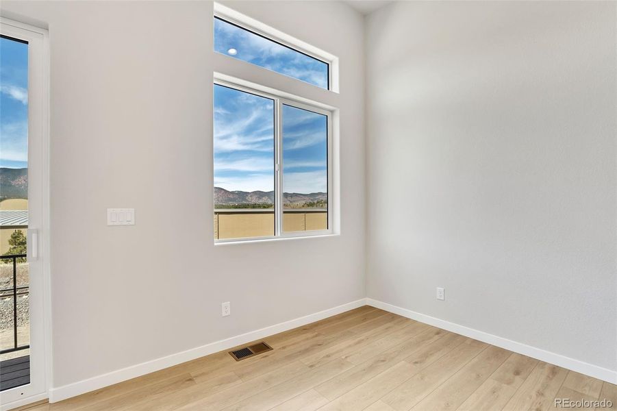 Spacious, unfurnished interior of a new home in , Monument (Image 10).