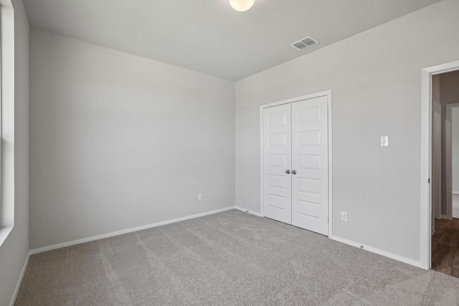 Spacious, unfurnished interior of a new home in Cloverleaf, Austin (Image 30).