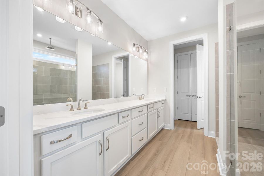 Furnished interior view inside a new home in Handsmill on Lake Wylie, York (Image 7).