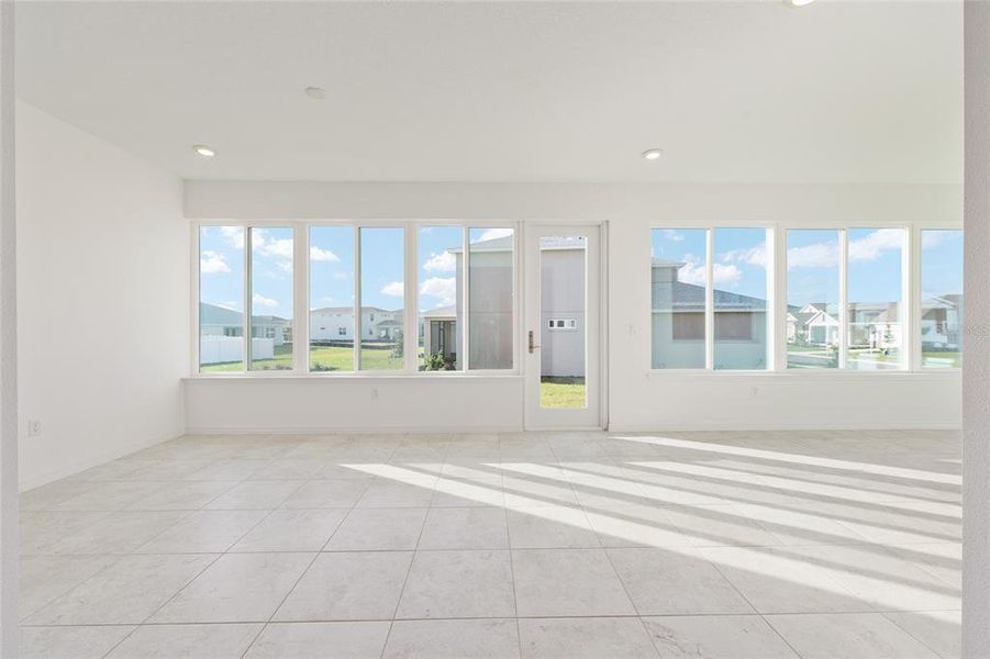 Spacious, unfurnished interior of a new home in Calesa Township, Ocala (Image 42).