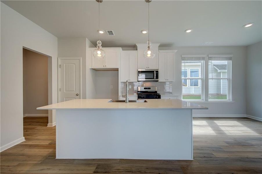 Furnished interior view inside a new home in Abbotts Crossing, Conyers (Image 7).