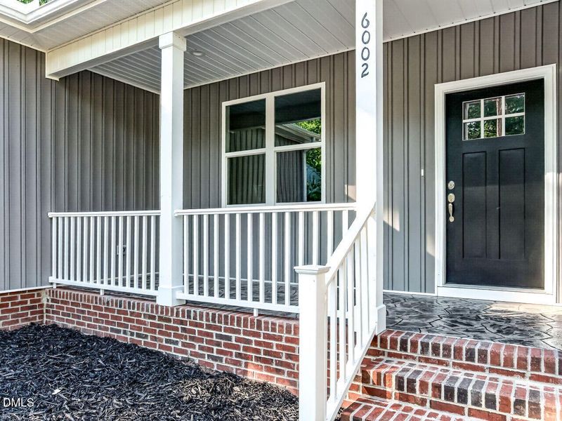 003-1280x960-front-porch